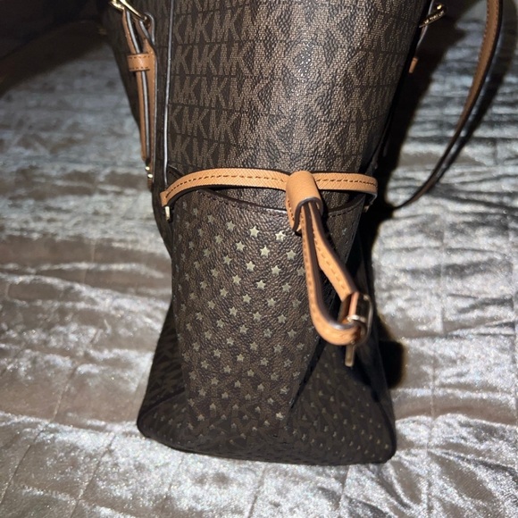 Micheal Kors signature tote - Picture 5 of 9